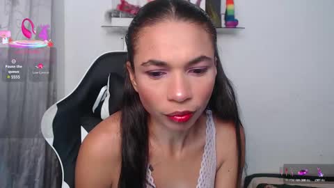 Snapshot of samanthaa_queen chatting on November 12, 11:21 am sam online show from November 12, 11:21 am