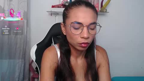 Snapshot of samanthaa_queen chatting on November 26, 1:01 pm sam online show from November 26, 1:01 pm