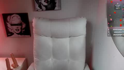 Snapshot of samantharoldan chatting on November 25, 2:28 pm Samantha online show from November 25, 2:28 pm