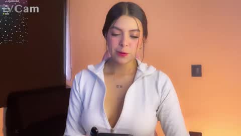 Snapshot of samara_lam chatting on January 5, 1:15 pm Sammy online show from January 5, 1:15 pm