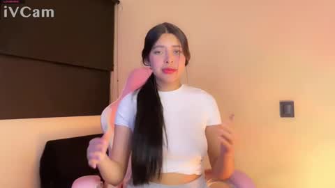 Snapshot of samara_lam chatting on February 6, 2:44 am Sammy online show from February 6, 2:44 am