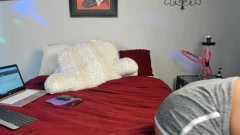 Snapshot of samatha1998 chatting on February 3, 9:39 pm Yaya online show from February 3, 9:39 pm