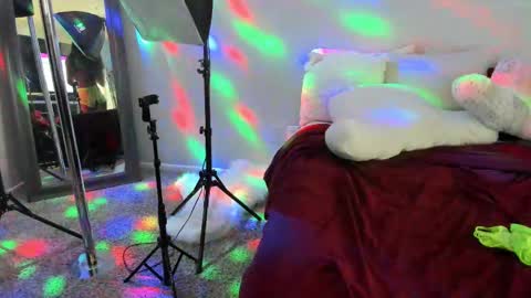 Snapshot of samatha1998 chatting on February 10, 12:52 am Yaya online show from February 10, 12:52 am