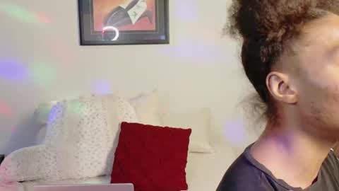 Snapshot of samatha1998 chatting on February 18, 10:38 am Yaya online show from February 18, 10:38 am