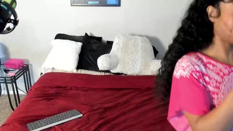 Snapshot of samatha1998 chatting on February 24, 7:52 pm Yaya online show from February 24, 7:52 pm