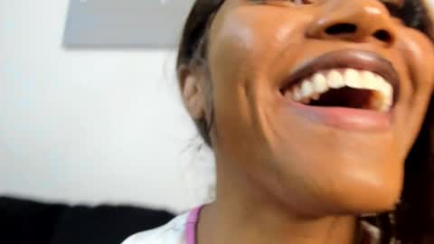 Snapshot of samatha1998 chatting on March 9, 11:14 pm Yaya online show from March 9, 11:14 pm