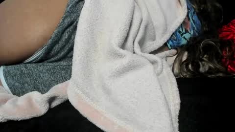 Snapshot of samatha1998 chatting on March 11, 2:29 pm Yaya online show from March 11, 2:29 pm