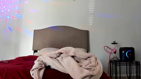 Snapshot of samatha1998 chatting on September 9, 2:27 pm Yaya online show from September 9, 2:27 pm