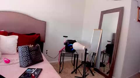 Snapshot of samatha1998 chatting on October 30, 5:02 pm Yaya online show from October 30, 5:02 pm