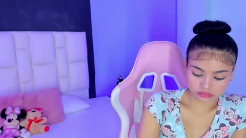 Snapshot of sammy__rose chatting on October 16, 7:59 pm Sammy Rose online show from October 16, 7:59 pm