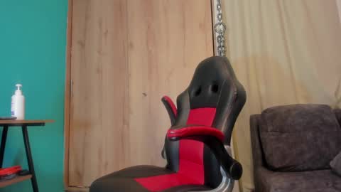 Snapshot of sammy_and_mike_ls chatting on January 8, 8:18 pm Sophie y Mark online show from January 8, 8:18 pm