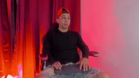 Snapshot of sammy_and_mike_ls chatting on September 10, 10:37 am Sophie y Mark online show from September 10, 10:37 am