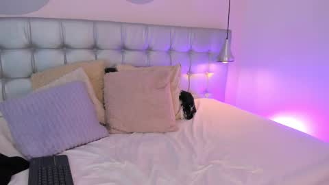 Axel online show from February 13, 11:04 pm