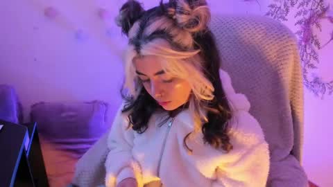   online show from December 5, 9:28 am