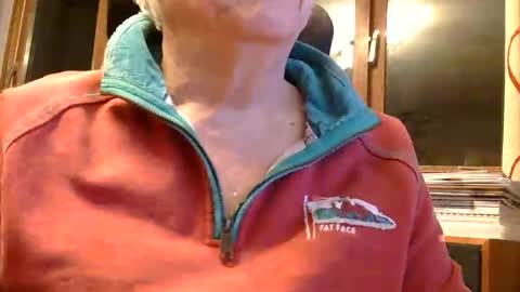 Snapshot of samsenior70 chatting on December 16, 11:10 pm Sam online show from December 16, 11:10 pm