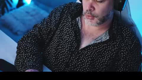 Snapshot of sanders_white chatting on February 19, 11:57 pm Sanders online show from February 19, 11:57 pm