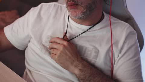 Snapshot of sanders_white chatting on February 23, 12:41 am Sanders online show from February 23, 12:41 am