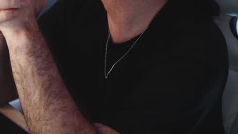 Snapshot of sanders_white chatting on February 25, 5:52 am Sanders online show from February 25, 5:52 am