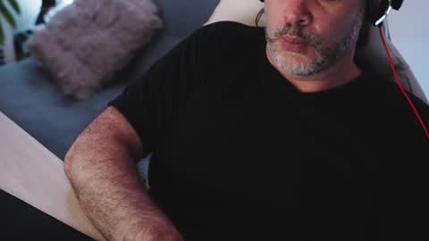 Snapshot of sanders_white chatting on February 27, 5:56 am Sanders online show from February 27, 5:56 am