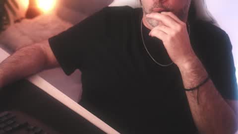 Snapshot of sanders_white chatting on March 3, 6:26 am Sanders online show from March 3, 6:26 am