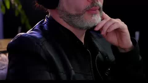 Snapshot of sanders_white chatting on September 11, 11:38 pm Sanders online show from September 11, 11:38 pm