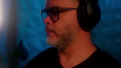 Snapshot of sanders_white chatting on October 7, 6:10 am Sanders online show from October 7, 6:10 am