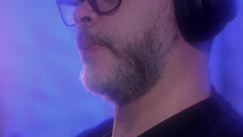 Snapshot of sanders_white chatting on October 26, 3:01 am Sanders online show from October 26, 3:01 am