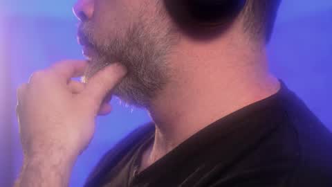 Snapshot of sanders_white chatting on October 27, 3:21 am Sanders online show from October 27, 3:21 am