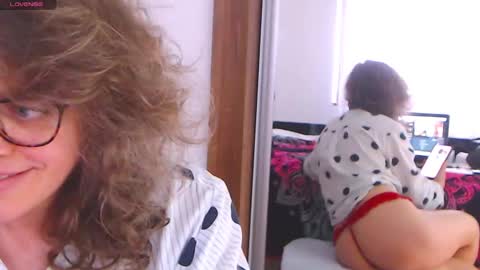 Snapshot of sandra10031989 chatting on February 14, 3:15 pm Sandra online show from February 14, 3:15 pm