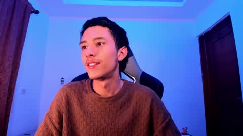 Snapshot of santi_twink19 chatting on December 10, 6:01 am santi_twink19 online show from December 10, 6:01 am