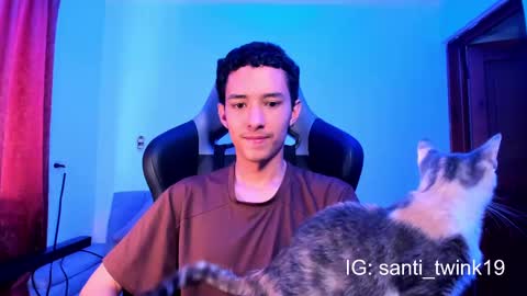 Snapshot of santi_twink19 chatting on December 20, 1:33 pm santi_twink19 online show from December 20, 1:33 pm