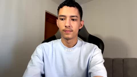 Snapshot of santi_twink19 chatting on January 7, 12:41 pm santi_twink19 online show from January 7, 12:41 pm