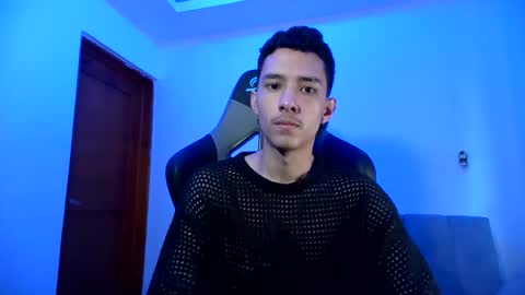 Snapshot of santi_twink19 chatting on January 10, 12:04 pm santi_twink19 online show from January 10, 12:04 pm