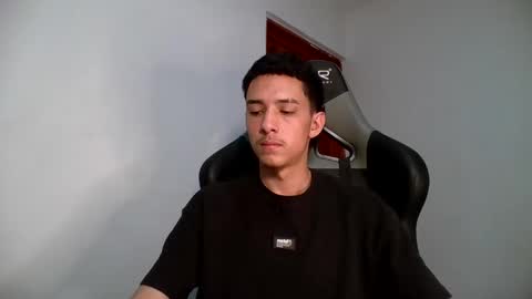 Snapshot of santi_twink19 chatting on February 13, 12:46 am santi_twink19 online show from February 13, 12:46 am