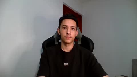 Snapshot of santi_twink19 chatting on February 13, 3:50 am santi_twink19 online show from February 13, 3:50 am