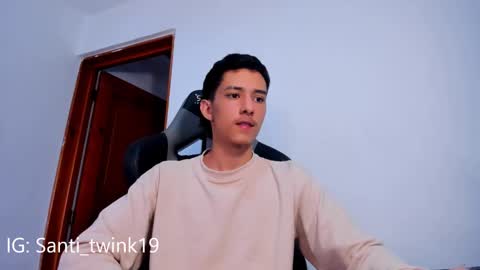 Snapshot of santi_twink19 chatting on February 16, 4:21 pm santi_twink19 online show from February 16, 4:21 pm