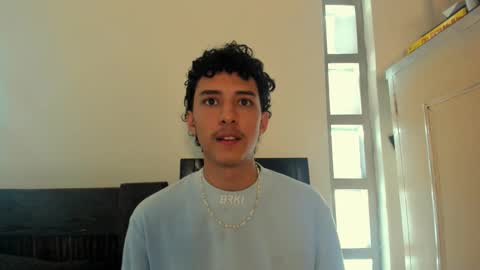 Snapshot of santi_twink19 chatting on October 7, 4:59 pm santi_twink19 online show from October 7, 4:59 pm