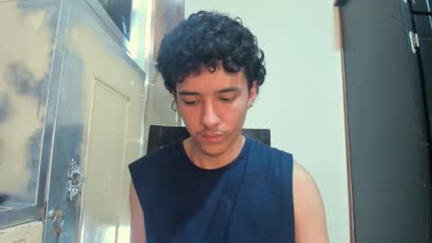 Snapshot of santi_twink19 chatting on November 11, 6:19 pm santi_twink19 online show from November 11, 6:19 pm