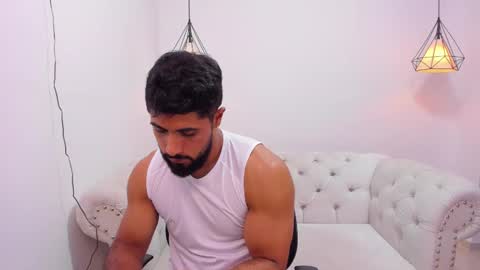 santiago_huntt online show from December 3, 5:01 pm
