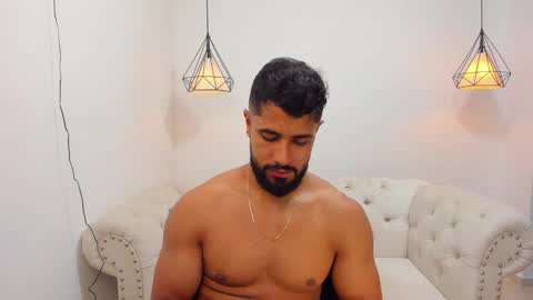 santiago_huntt online show from December 5, 4:09 am