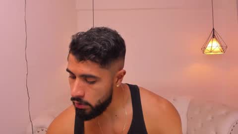 santiago_huntt online show from December 6, 8:18 pm