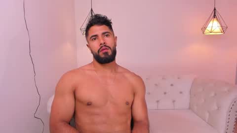 santiago_huntt online show from December 7, 12:02 pm