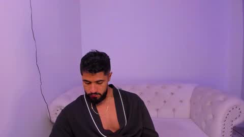santiago_huntt online show from December 11, 4:09 pm