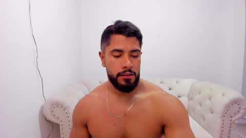santiago_huntt online show from December 12, 8:43 pm