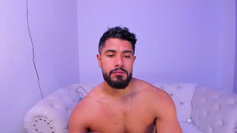 santiago_huntt online show from December 14, 12:44 pm