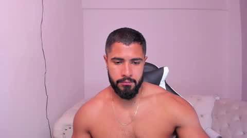 santiago_huntt online show from February 18, 3:43 pm