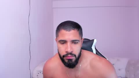 santiago_huntt online show from February 21, 12:28 pm