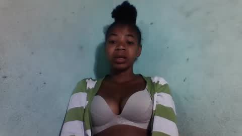 Snapshot of sanyah0123 chatting on November 24, 4:45 am sanyah0123 online show from November 24, 4:45 am