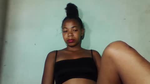 Snapshot of sanyah0123 chatting on December 4, 10:35 am sanyah0123 online show from December 4, 10:35 am