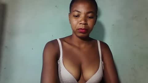 Snapshot of sanyah0123 chatting on December 5, 10:35 am sanyah0123 online show from December 5, 10:35 am